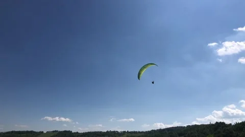 Paragliding landing 動画素材 132196161