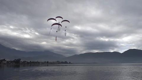 Paragliding machines fly over in the cloudy sky Stock-Footage 86882624