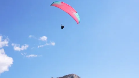 Paragliding Man Hang Gliding Action Sports in Sainte Victoire Aix-en-Proven.. 스톡 동영상 314011875