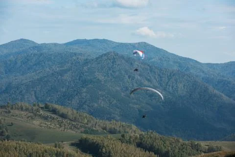 Paragliding in mountains Fotos Stock