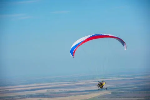 Paragliding in mountains Stock-Fotos