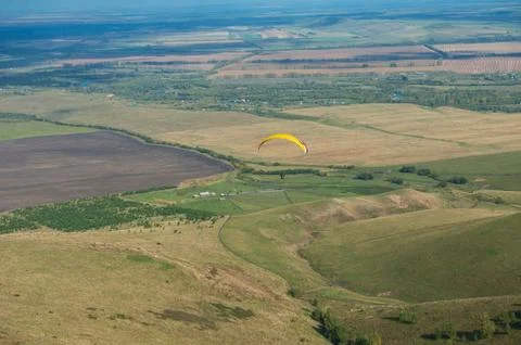 Paragliding in mountains Foto stock