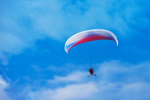 Paragliding in mountains Fotos Stock