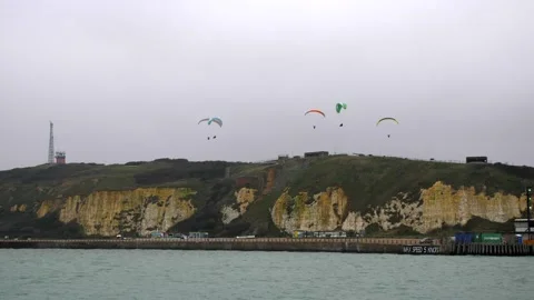 Paragliding at Newhaven. Medium shot. Stock-Footage 231831116