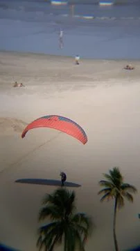 Paragliding over the sandy beach Stockfoto's