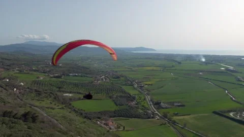 Paragliding over the valley in Cilento Video stock 255799539
