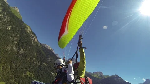 Paragliding Swooping Between The Alps 2 Vidéo 88809354