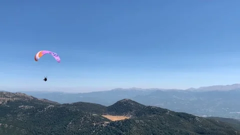 Paragliding in Turkey. Skydiving on the background of the sky. Powder sport p Vidéo 166310936