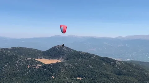 Paragliding in Turkey. Skydiving on the background of the sky. Powder sport p Vidéo 166310938