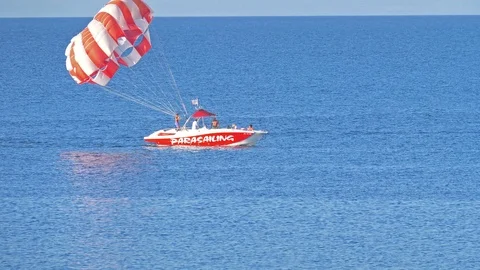 Paragliding using speed boat on blue sea waters on vacation 4k Stock-Footage 125044278
