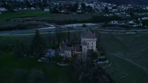 Parallax drone shot of Chatelard Castle at sunset in Montreux, canton of Vaud Vídeo Stock 306292060