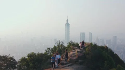 Parallax Effect of Taipei 101 from Elephant Mountain (1) 스톡 동영상 332889387