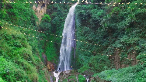Parallax of large waterfall dropping off a steep cliff near lush green landscape Stock-Footage 237266185