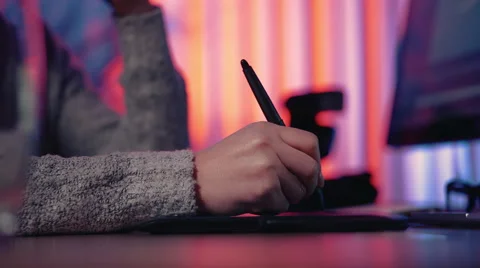 Parallax shot of female designer using her graphic tablet on workstatio Stock-Footage 59707086