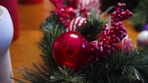Parallax spin, close up, around a cluster of Holiday-themed bulbs. Stock-Footage 299302368