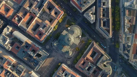 Parallax of St. Stephen's Basilica in Budapest Stock-Footage 169477635