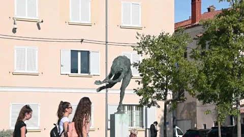 Parallax view of old town Koper with sculpture in center Stock Footage 138896796
