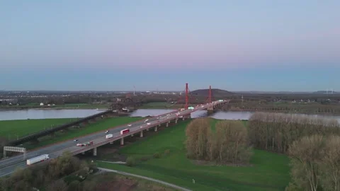Parallel aerial view of bridge with morning traffic 動画素材 333062412