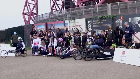 Paralympic athletes return to celebration at Olympic Park in Stratford Video stock 160151931