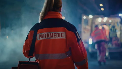 Paramedic Footage from Back 動画素材 141573856