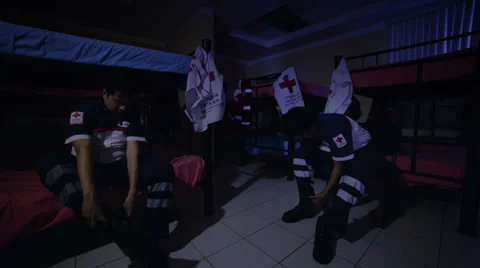 Paramedic getting ready in dorms Video stock 34899780