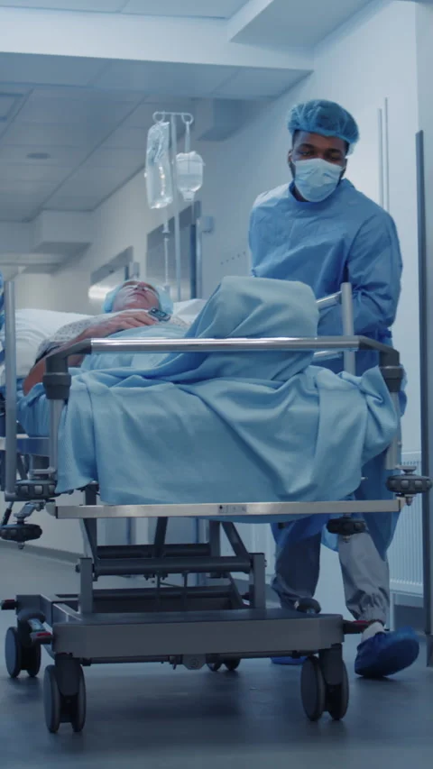 Paramedic quickly open clinic corridor doors Stock-Footage 275228079