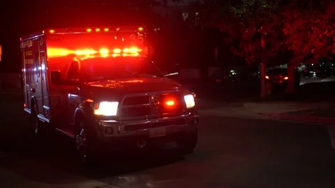 Paramedic on scene of emergency 스톡 동영상 155419159