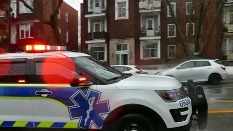 Paramedic supervisor passing with lights Stock-Footage 133274855