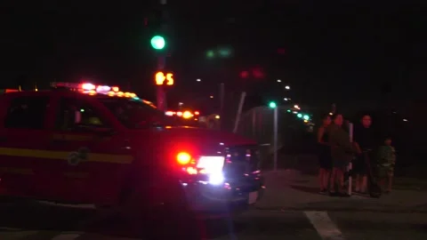 Paramedic unit arriving on scene 스톡 동영상 202454793