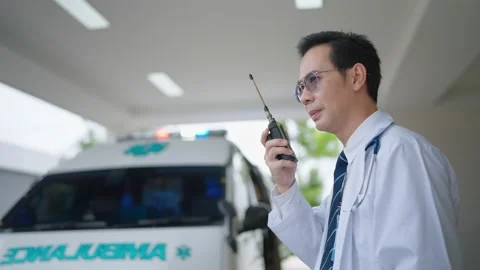 Paramedic using a radio to report an emergency Stock-Footage 196771859