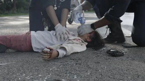 Paramedics doing CPR for rescuing indian child on road Stock Footage 165061490