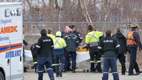 Paramedics doing CPR while standing on stretcher - 24fps 1080p Stock Footage 91567917
