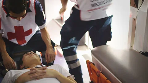 Paramedics enter to ambulance Stock Footage 39217195