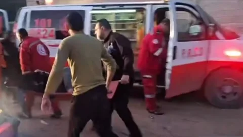 Paramedics At Work In Central Gaza Video stock 257792563