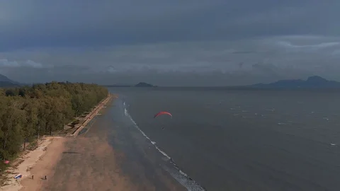 Paramotor flies along the sandy beach. Paraglide. Para motor Video stock 91897142