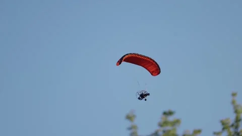 Paramotor Flying In The Sky 库存影片 347653971
