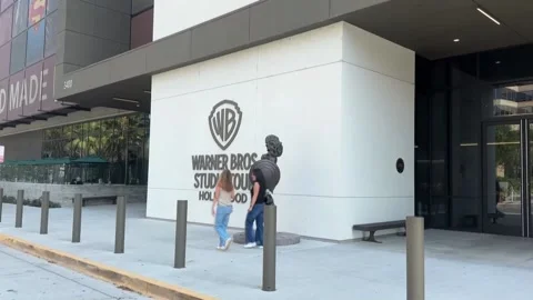 Paramount Skydance considers buying Warner Bros Discovery, says WSJ, CALIFORNIA, 스톡 동영상 316874606