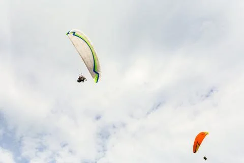 Paraplane flying high up Stock-Fotos