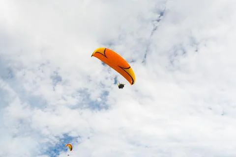 Paraplane flying high up Stock-Fotos