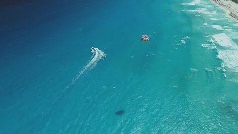 Parasail and jet ski over Caribbean reef water at Cancun Video stock 89244880