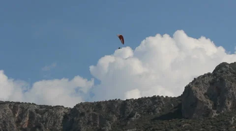 Parasail in the mountains Stockbeeldmateriaal 41823995