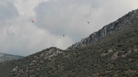Parasail in the mountains Vídeo Stock 41824036