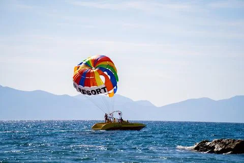 Parasail wing pulled by a powerboat. Фото