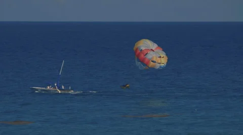 Parasailing From Afar 動画素材 58102849