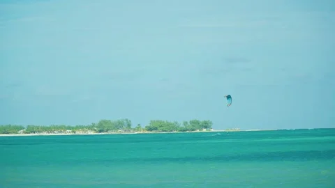 Parasailing Bahamas Beach- Cable Beach  스톡 동영상 258393859