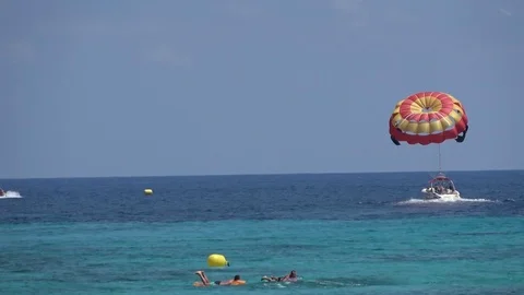 Parasailing boat starting in Sa Coma Mallorca Spain Video stock 81091655