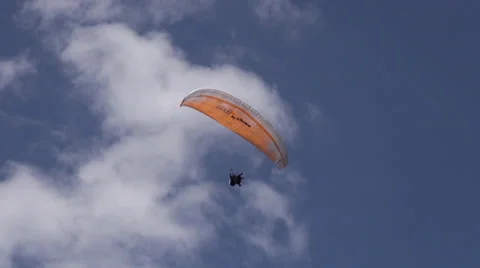 Parasailing in Clouds, Paragliding, Sky Diving Vídeos de archivo 35529358