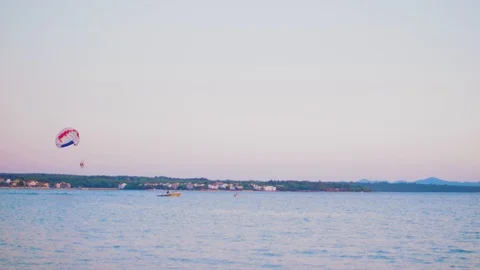 Parasailing in Croatia Stockbeeldmateriaal 97257287