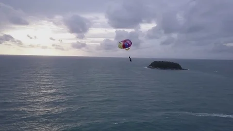 Parasailing Stock-Footage 85006386