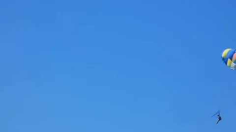 Parasailing high in the blue sky 스톡 동영상 94099441